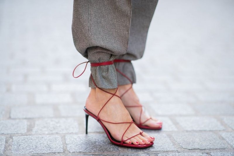 earing ysl saint laurent sandals in red news photo 15801528721583330326