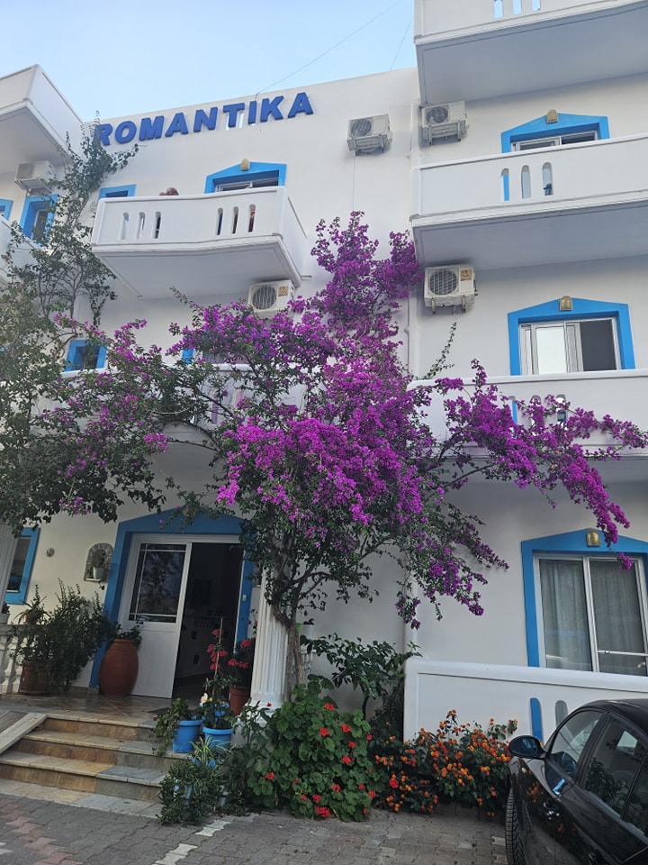 HOTEL-ROMANTIKA-SHENGJIN1