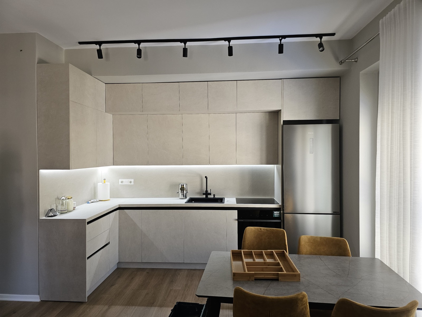 MOBILERI-SIERA-TIRANE18