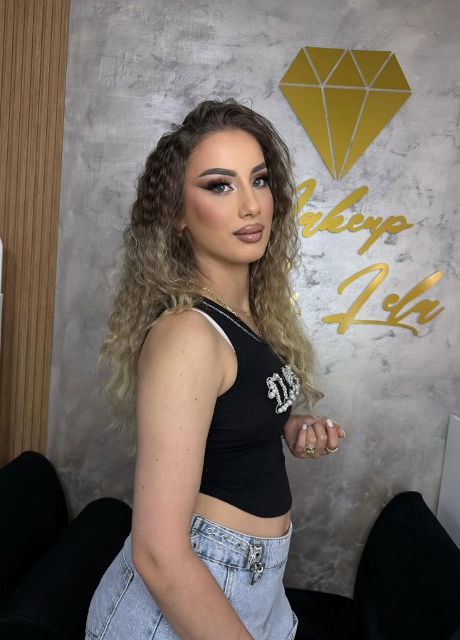 PARUKERI-SALLON-BUKURIE-FIER-196