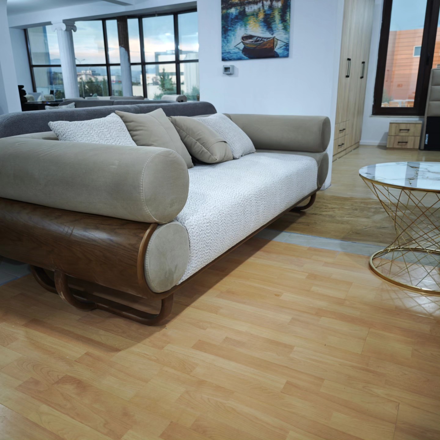 __________________MOBILJE-SHUMICE-TAVOLINA-KARIKE-1