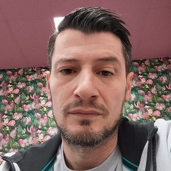 larje-tapete-kolltuqe-karike- larje-tapete-kolltuqe-karike-