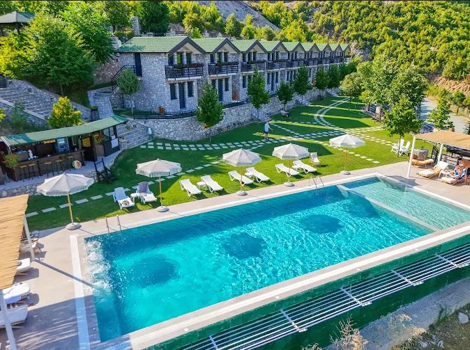 ADORA-BUJTINA-FIERZE-11