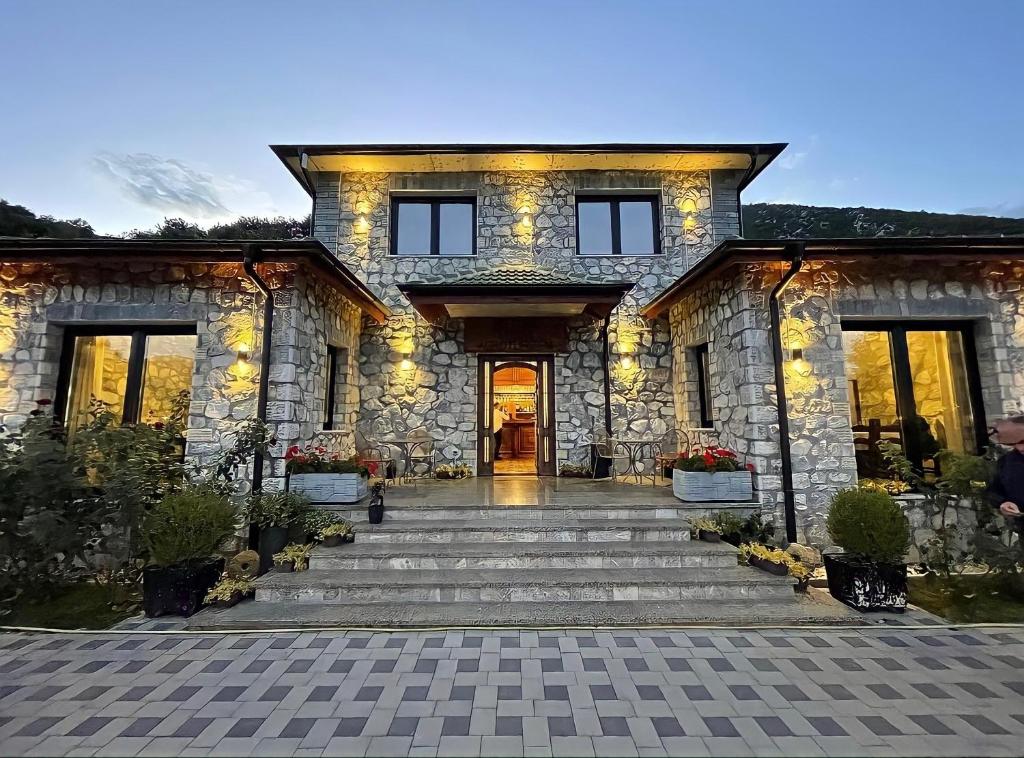 ADORA-BUJTINA-FIERZE-141