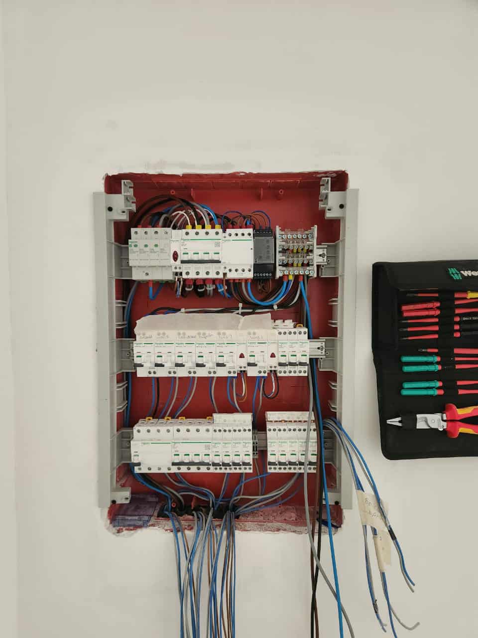 ELEKTRIKE-INSTALIME-PUNIME-KAMERASH-ELEKTRICIST-15