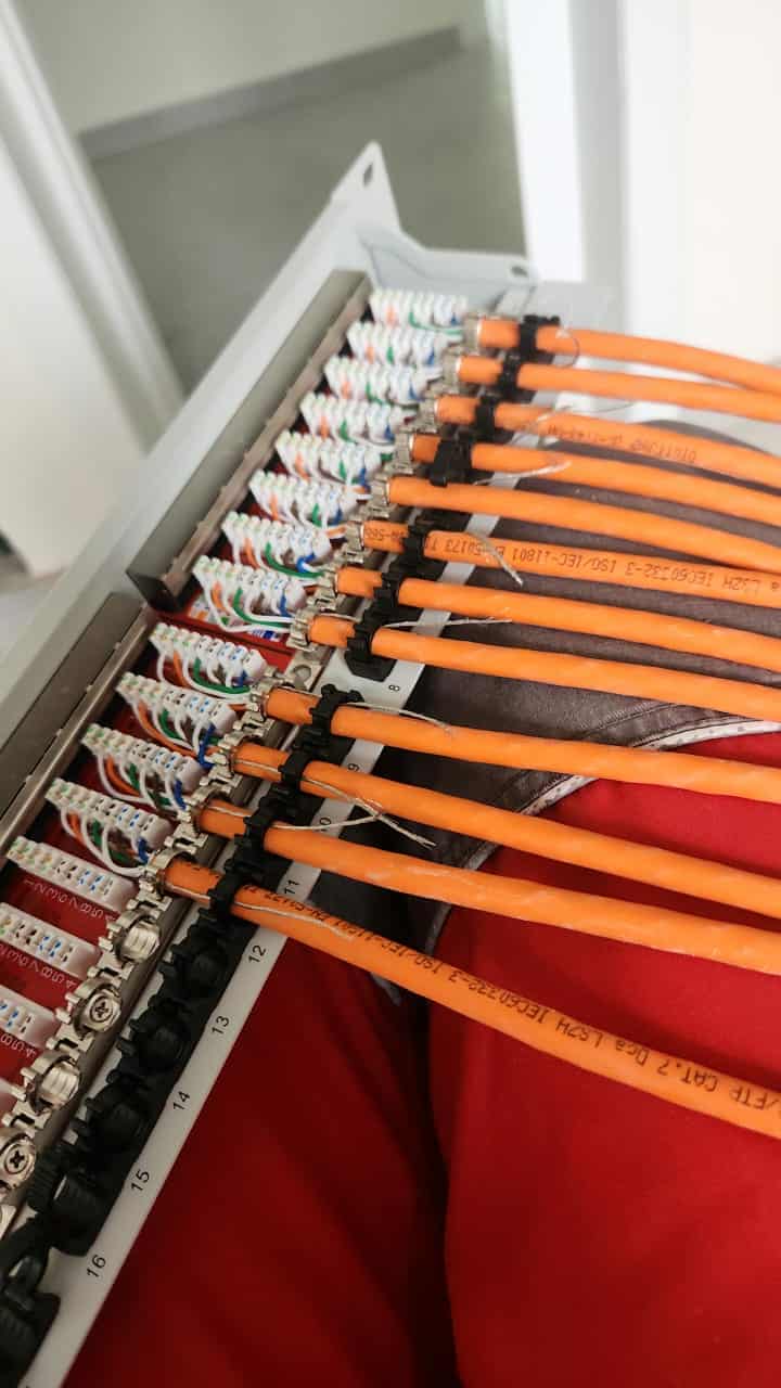 ELEKTRIKE-INSTALIME-PUNIME-KAMERASH-ELEKTRICIST-197