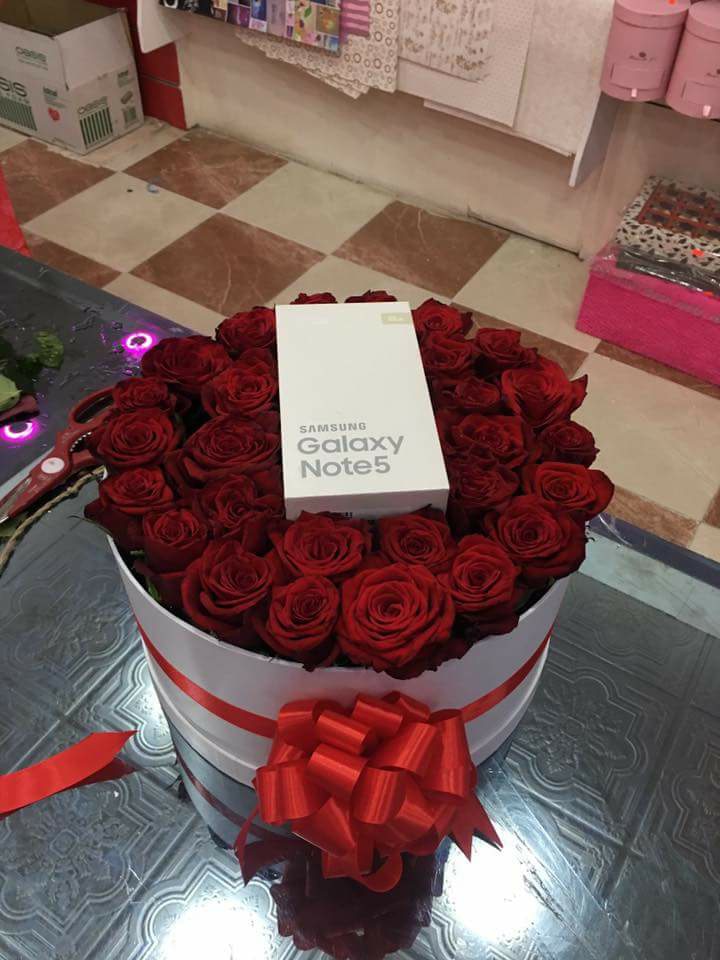 0---Dyqan-Lulesh-NE-TIRANE-RED-ROSES-5