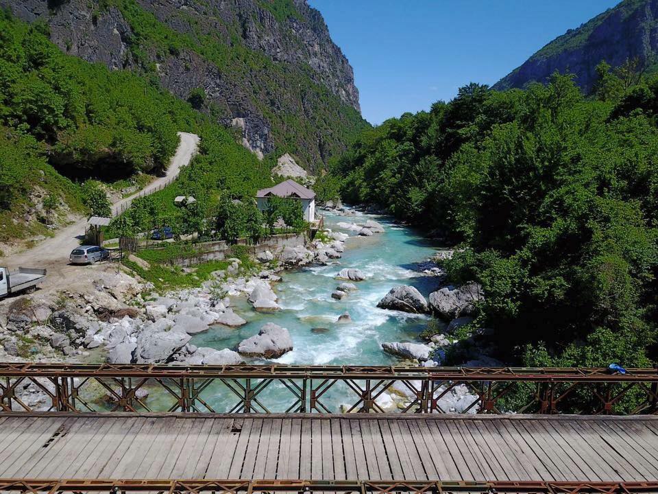 0---KLYSYRA-BAR-RESTORANT-NE-VALBONE-TROPOJE-1