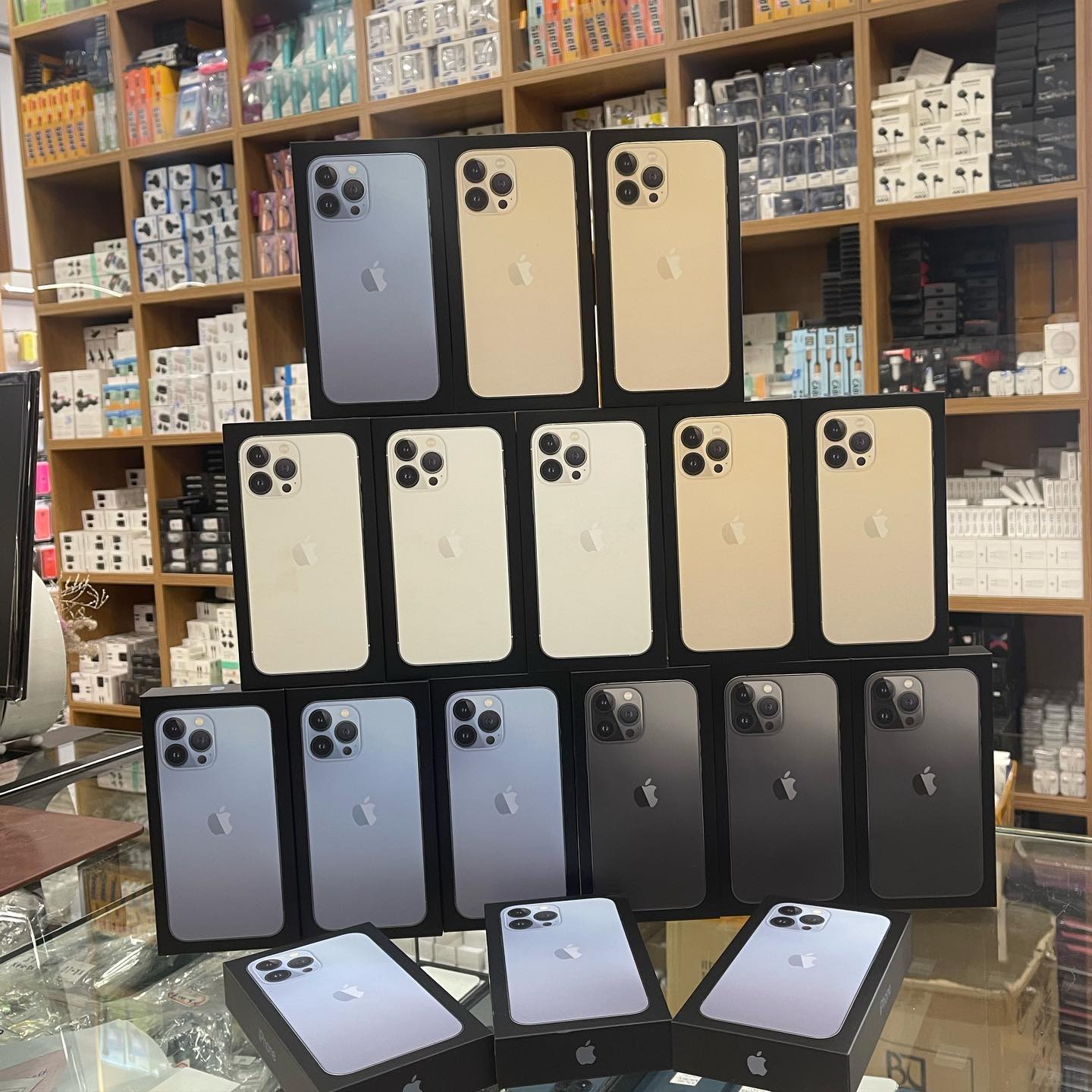 __Dyqan-celular-shumice-selvia-tirane-11