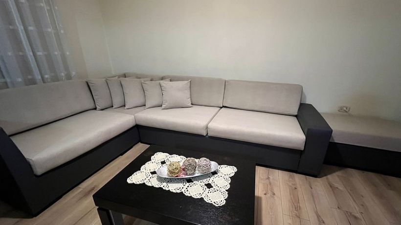 avdiaj-veshje-divanesh-kolltuqe-tekstile-12021